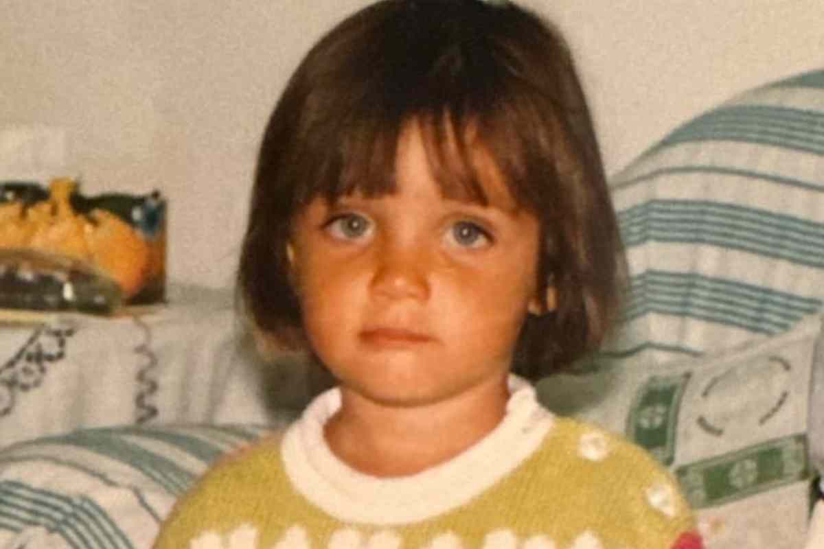 foto da bambina cantante ieri e oggi